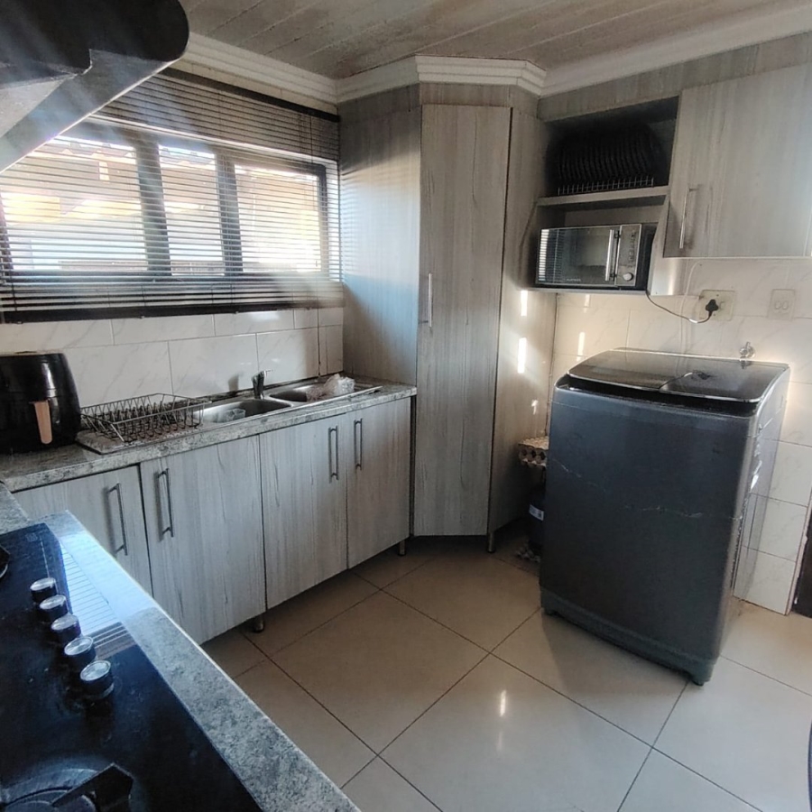 5 Bedroom Property for Sale in Mdantsane Eastern Cape